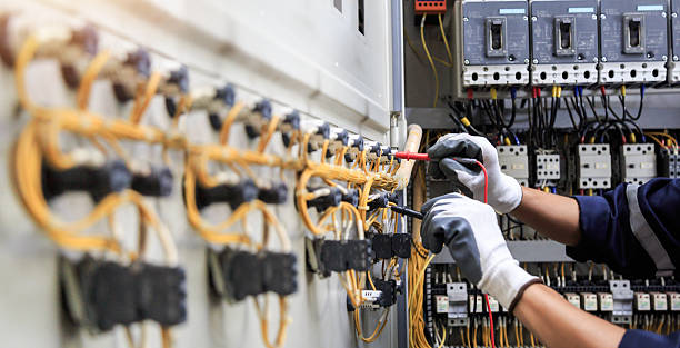 Professional Electrician technician working in Creve Coeur, MO